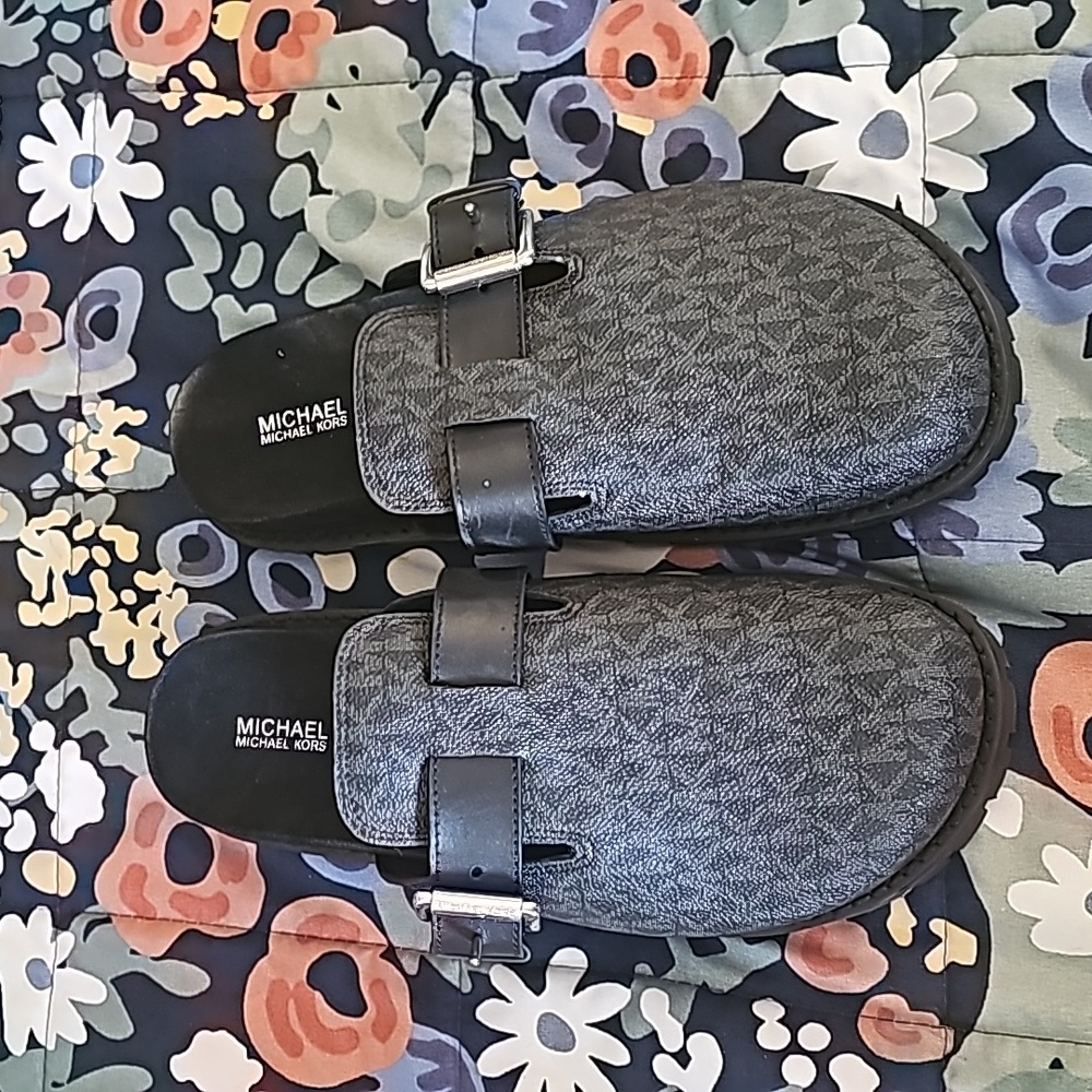 Micheal kors slip on sandals